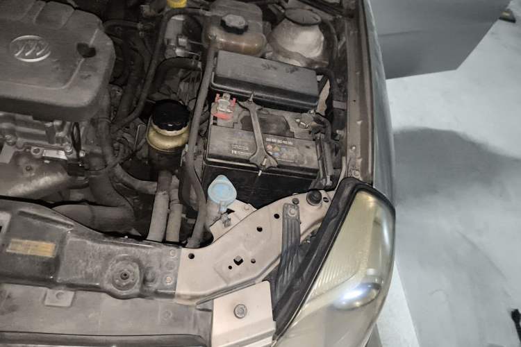 Used Buick Excelle 2013 1.5L Automatic Classic Model Engine Bay Left