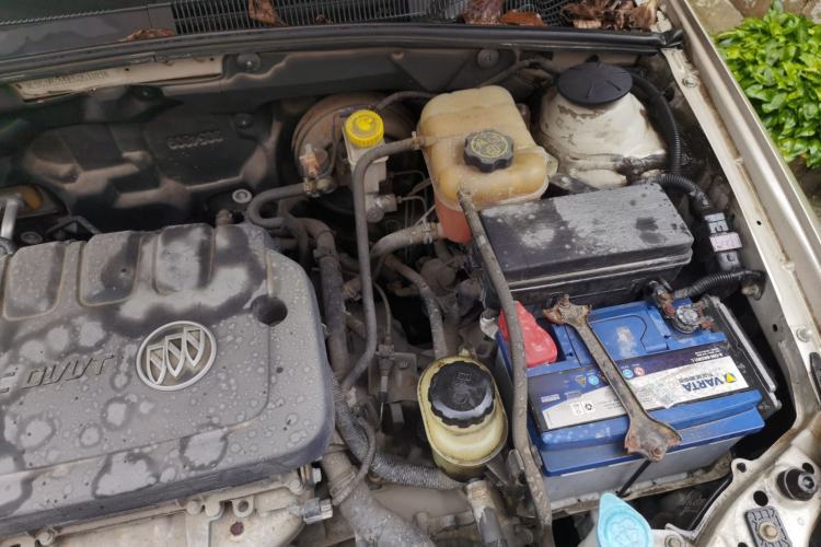 Used Buick Excelle 2013 1.5L Automatic Luxury Model Engine Bay Left