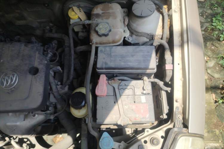 Used Buick Excelle 2013 1.5L Manual Luxury Model Engine Bay Left