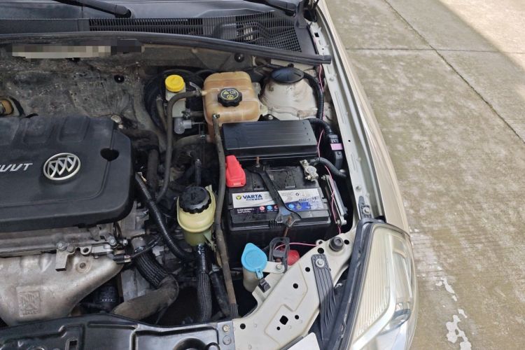 Used Buick Excelle 2013 1.5L Manual Classic Model Engine Bay Left