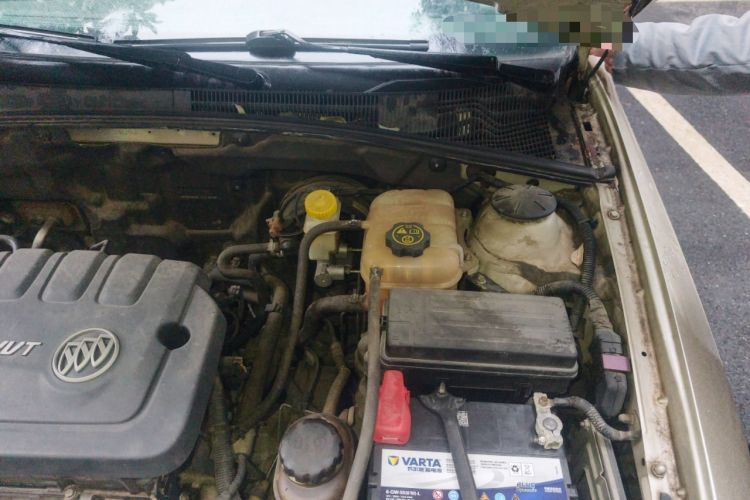Used Buick Excelle 2013 1.5L Automatic Classic Model Engine Bay Left