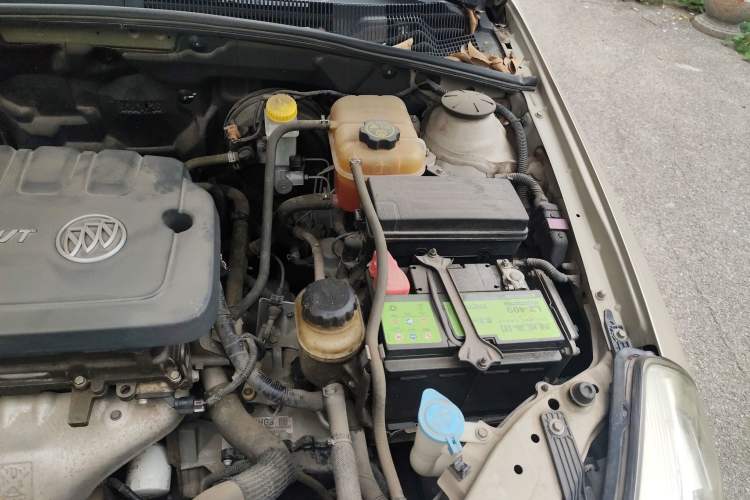 Used Buick Excelle 2013 1.5L Automatic Luxury Model Engine Bay Left