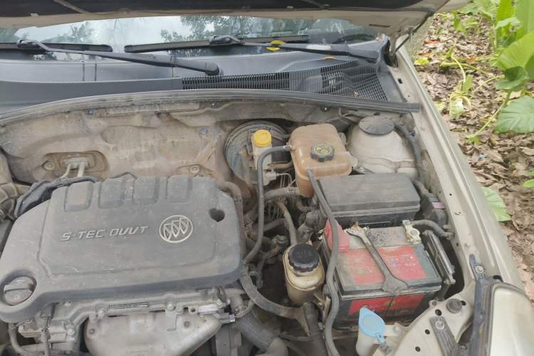 Used Buick Excelle 2013 1.5L Manual Classic Model Engine Bay Left