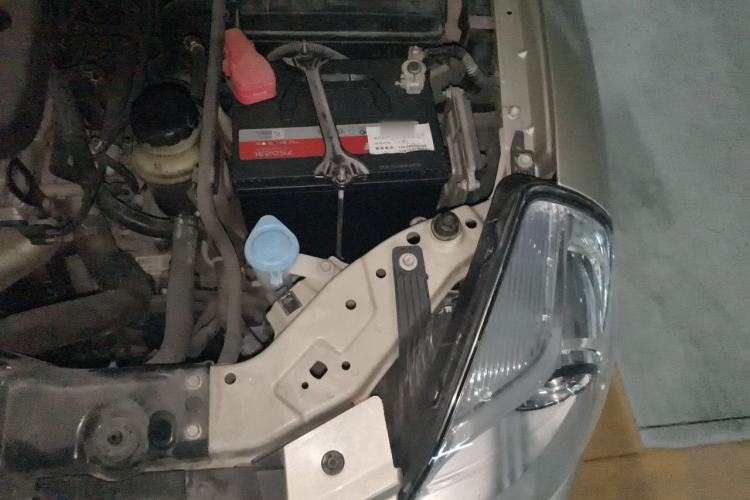 Used Buick Excelle 2013 1.5L Automatic Classic Model Engine Bay Left