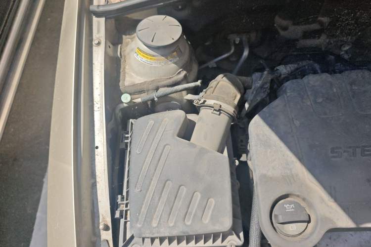 Used Buick Excelle 2013 1.5L Manual Classic Model Engine Bay Right