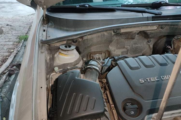Used Buick Excelle 2013 1.5L Automatic Classic Model Engine Bay Right