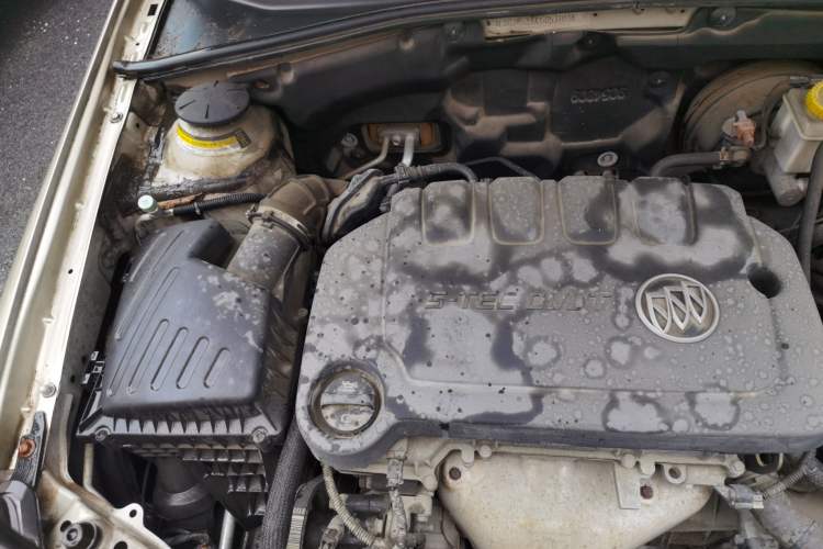 Used Buick Excelle 2013 1.5L Automatic Luxury Model Engine Bay Right