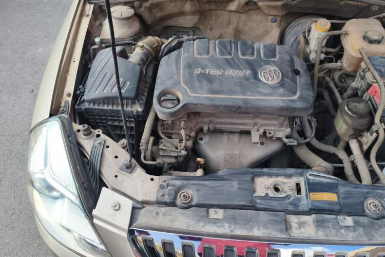 Used Buick Excelle 2013 1.5L Manual Classic Model Engine Bay Right