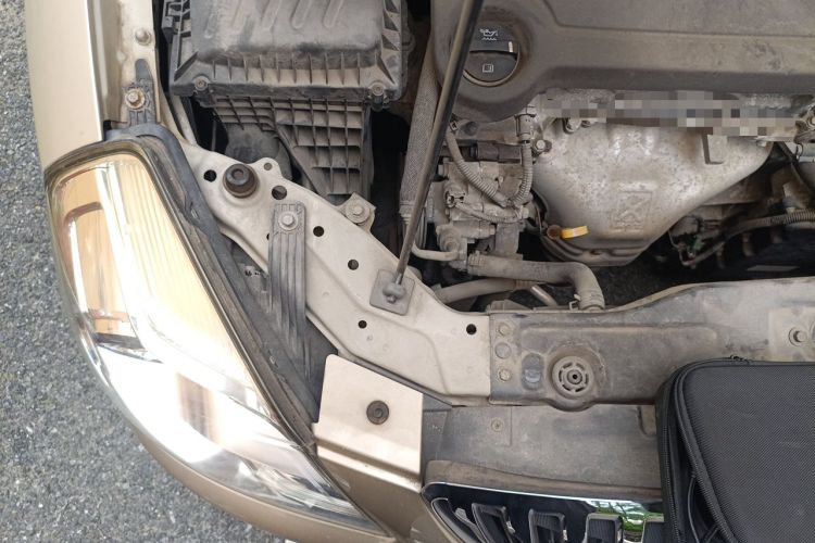 Used Buick Excelle 2013 1.5L Automatic Classic Model Engine Bay Right