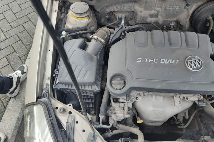 Used Buick Excelle 2013 1.5L Manual Classic Model Engine Bay Right
