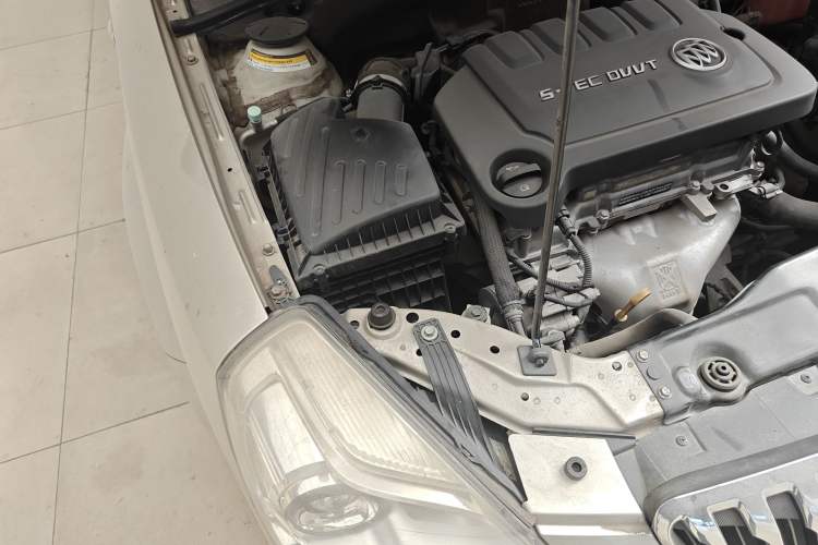 Used Buick Excelle 2013 1.5L Manual Classic Model Engine Bay Right