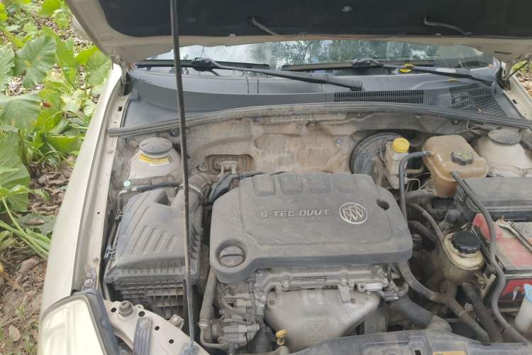 Used Buick Excelle 2013 1.5L Manual Classic Model Engine Bay Right
