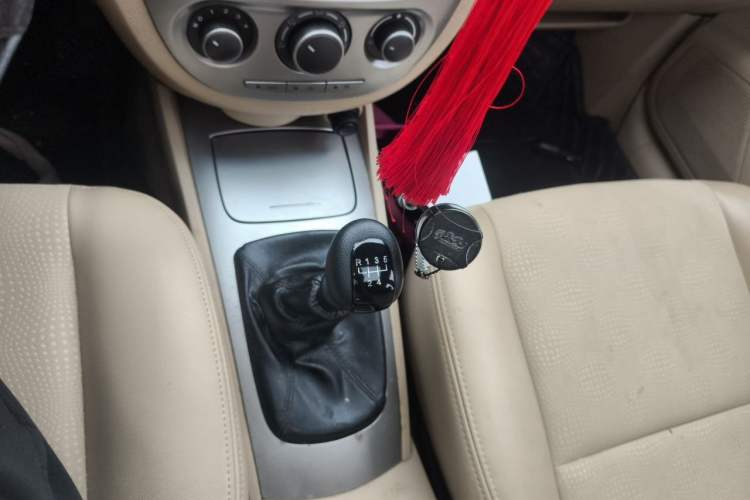 Used Buick Excelle 2013 1.5L Manual Classic Model Gear Lever