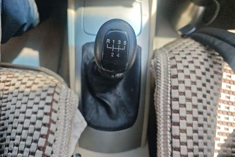Used Buick Excelle 2013 1.5L Manual Classic Model Gear Lever
