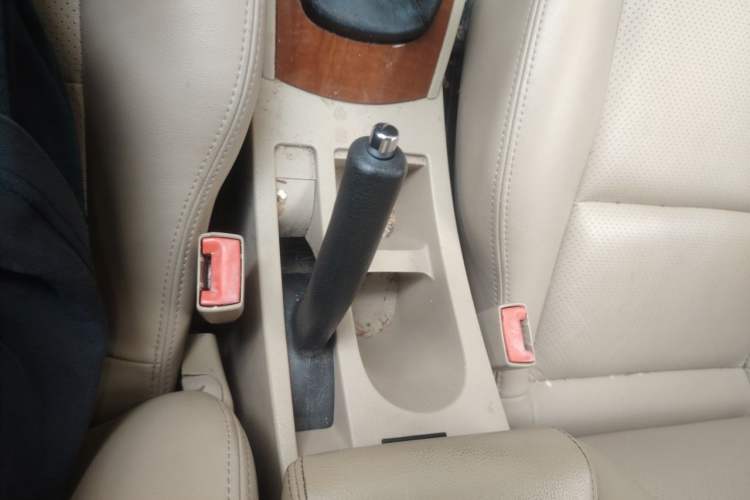 Used Buick Excelle 2013 1.5L Manual Luxury Model Gear Lever