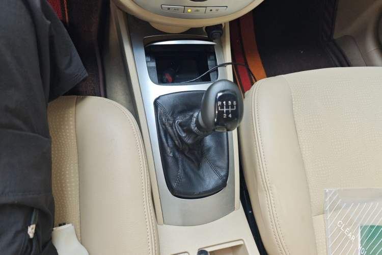 Used Buick Excelle 2013 1.5L Manual Classic Model Gear Lever