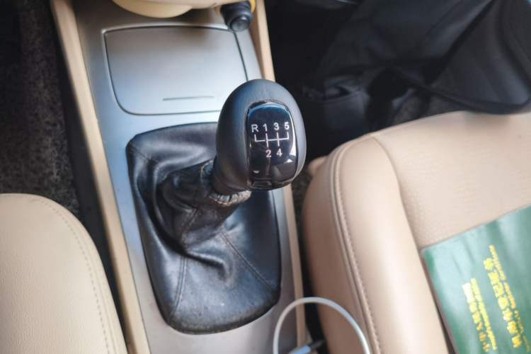 Used Buick Excelle 2013 1.5L Manual Classic Model Gear Lever