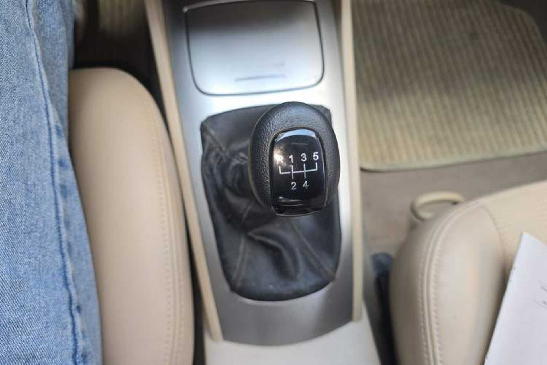 Used Buick Excelle 2013 1.5L Manual Classic Model Gear Lever