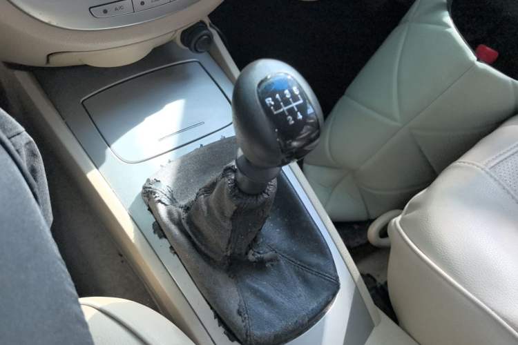 Used Buick Excelle 2013 1.5L Manual Classic Model Gear Lever