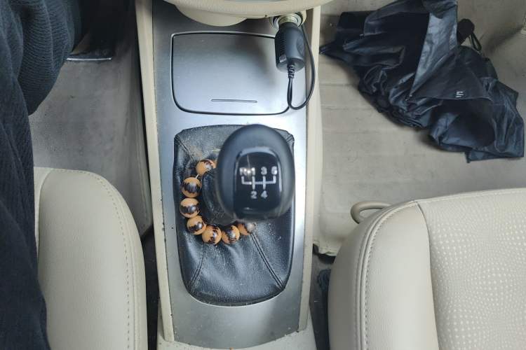 Used Buick Excelle 2013 1.5L Manual Classic Model Gear Lever