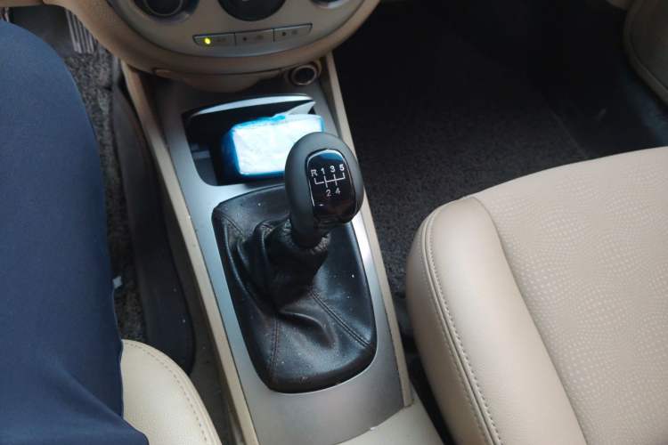 Used Buick Excelle 2013 1.5L Manual Classic Model Gear Lever