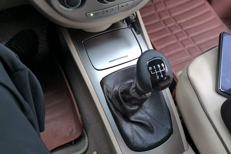 Used Buick Excelle 2013 1.5L Manual Classic Model Gear Lever