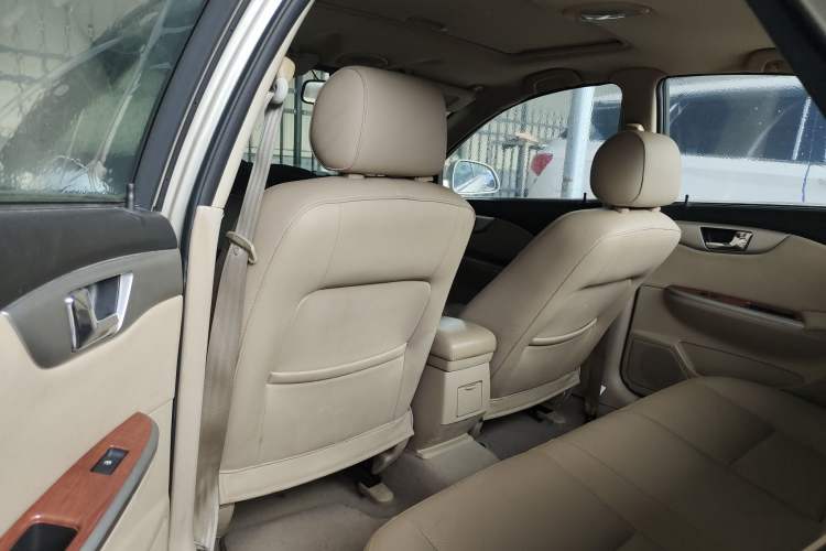 Used Buick Excelle 2013 1.5L Manual Luxury Model Interior 1