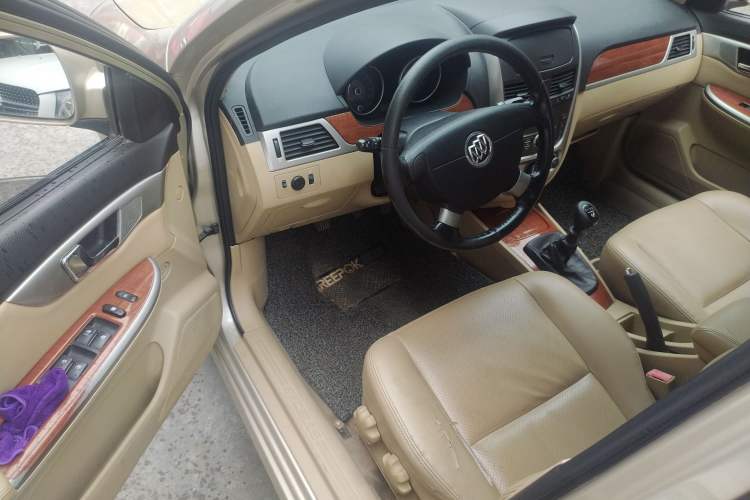 Used Buick Excelle 2013 1.5L Manual Luxury Model Interior 2