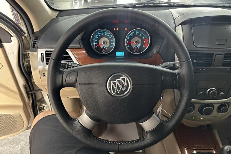 Used Buick Excelle 2013 1.5L Manual Luxury Model Interior 2