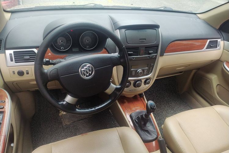 Used Buick Excelle 2013 1.5L Manual Luxury Model Interior 3