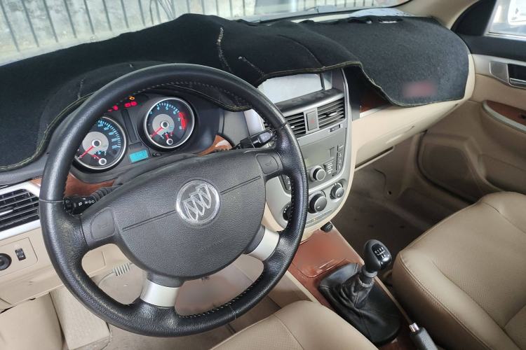 Used Buick Excelle 2013 1.5L Manual Luxury Model Interior 3