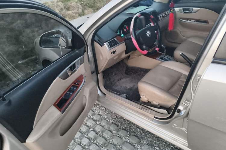Used Buick Excelle 2013 1.5L Automatic Luxury Model Interior 3