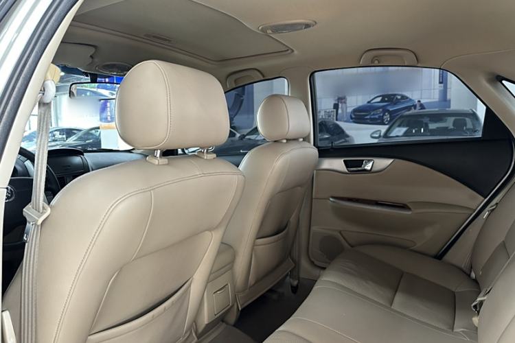 Used Buick Excelle 2013 1.5L Manual Luxury Model Interior 4