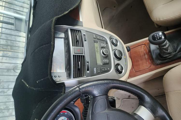Used Buick Excelle 2013 1.5L Manual Luxury Model Interior 4