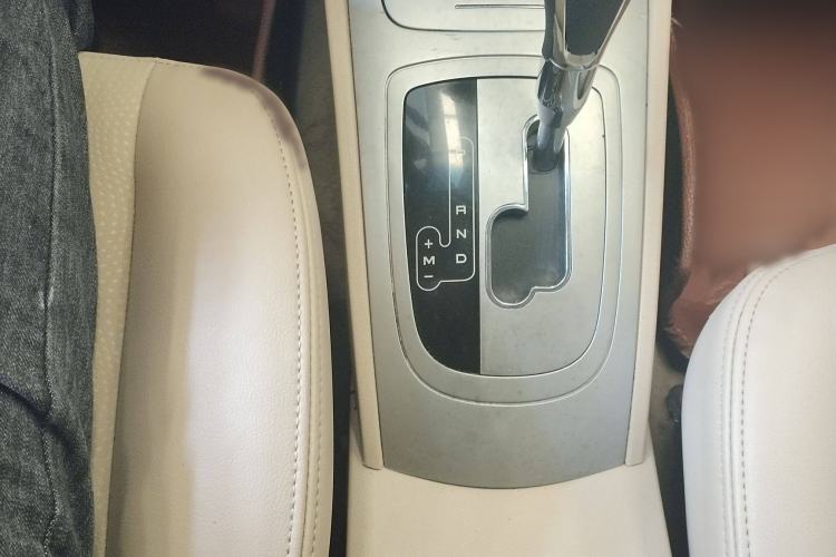 Used Buick Excelle 2013 1.5L Automatic Classic Model Interior 4