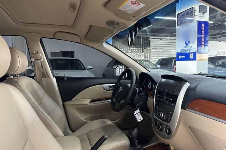 Used Buick Excelle 2013 1.5L Manual Luxury Model Interior 5