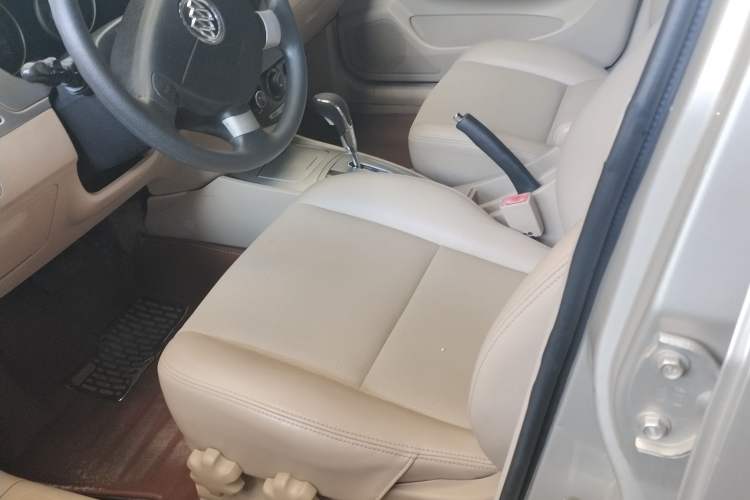 Used Buick Excelle 2013 1.5L Automatic Classic Model Interior 5
