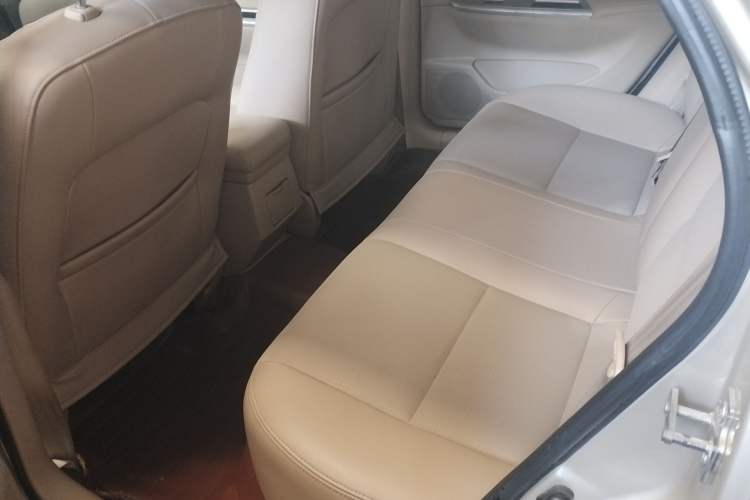 Used Buick Excelle 2013 1.5L Automatic Classic Model Interior 6