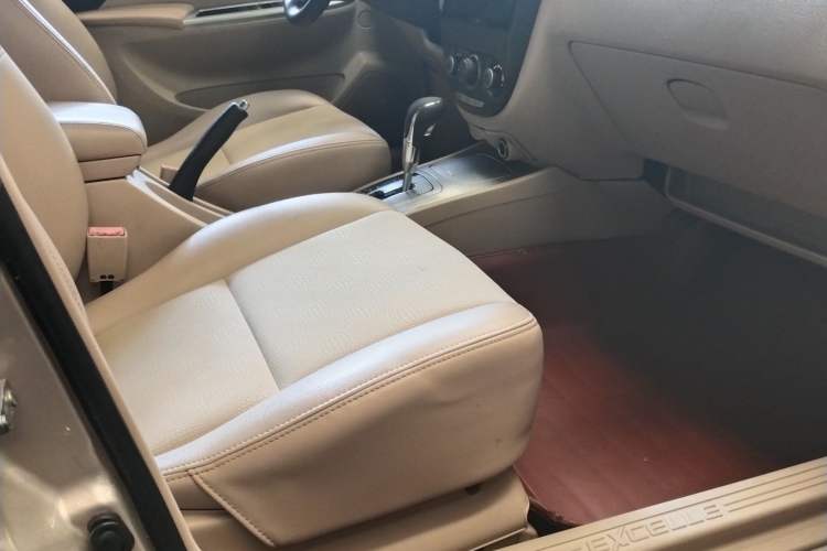 Used Buick Excelle 2013 1.5L Automatic Classic Model Interior 7