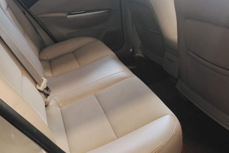 Used Buick Excelle 2013 1.5L Automatic Classic Model Interior 8