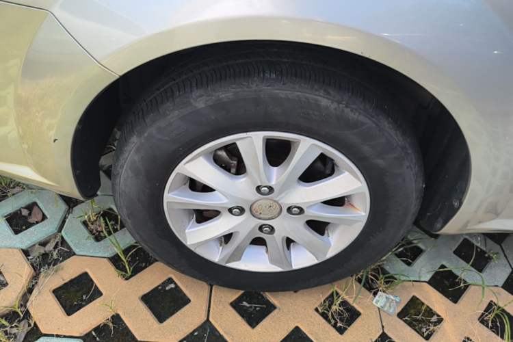 Used Buick Excelle 2013 1.5L Automatic Classic Model Left Front Wheel Hub