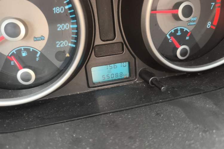 Used Buick Excelle 2013 1.5L Manual Classic Model Odometer Close Up