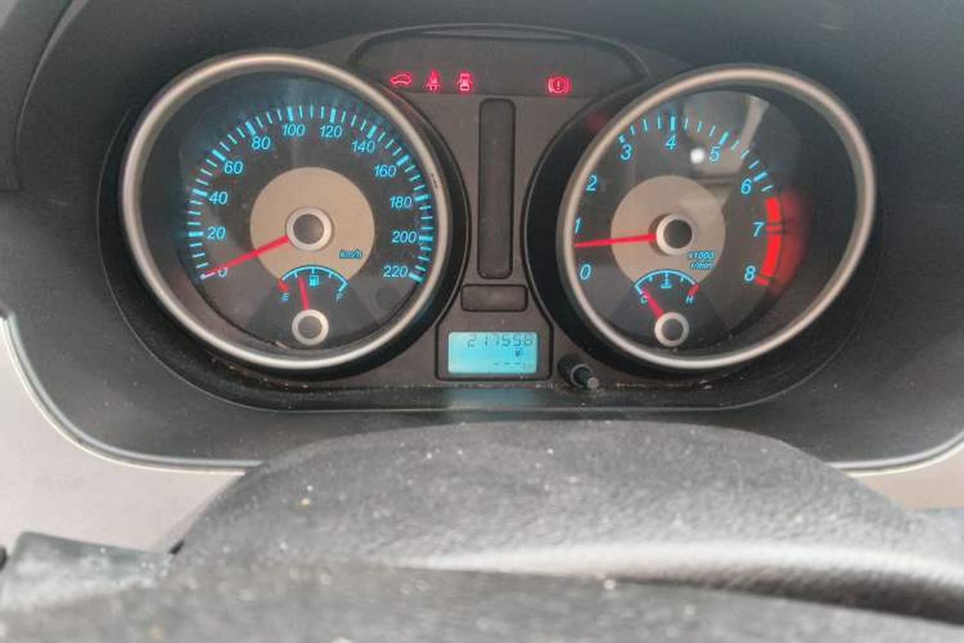 Used Buick Excelle 2013 1.5L Automatic Classic Model Odometer Close Up