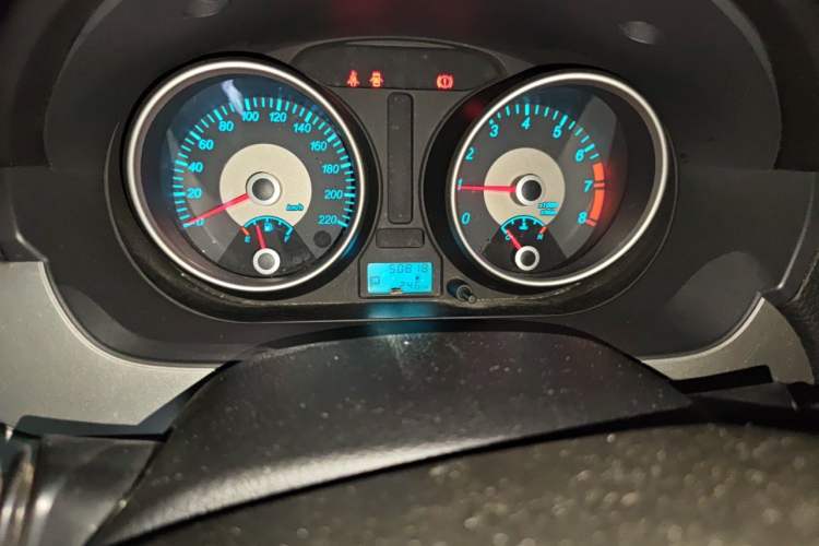Used Buick Excelle 2013 1.5L Automatic Classic Model Odometer Close Up
