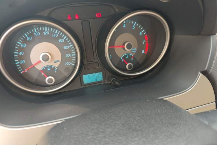 Used Buick Excelle 2013 1.5L Manual Classic Model Odometer Close Up