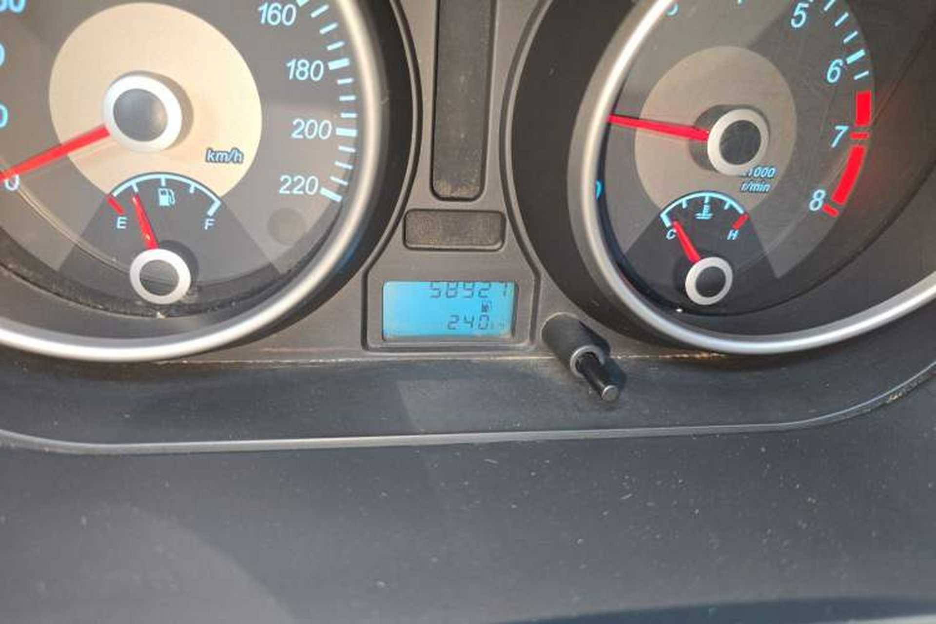 Used Buick Excelle 2013 1.5L Manual Classic Model Odometer Close Up