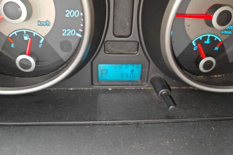 Used Buick Excelle 2013 1.5L Automatic Classic Model Odometer Close Up
