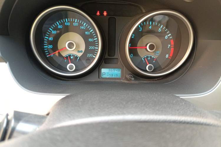 Used Buick Excelle 2013 1.5L Automatic Classic Model Odometer Close Up