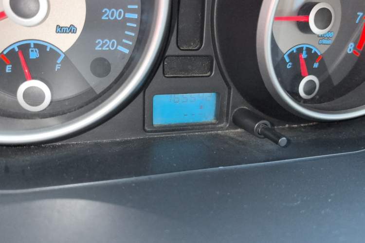 Used Buick Excelle 2013 1.5L Manual Classic Model Odometer Close Up