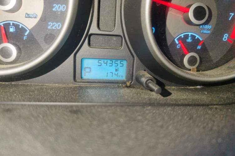 Used Buick Excelle 2013 1.5L Automatic Classic Model Odometer Close Up